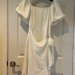 Elegant White Puff-Shoulder Dress